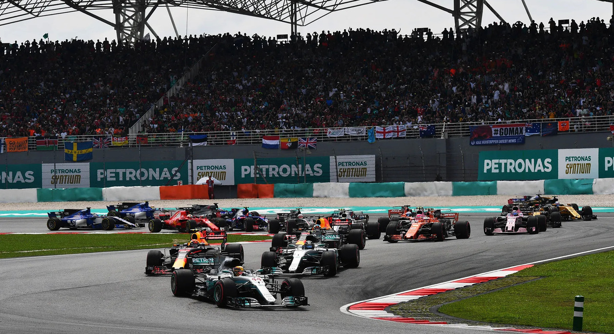 Heading to F1 at Sepang? 15 Must-Have Items & Essentials to Pack